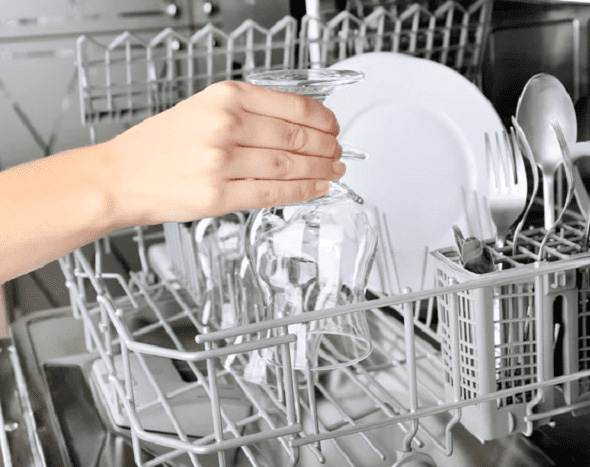 Attention : voici pourquoi vous ne devriez jamais mettre vos couteaux de  cuisine au lave-vaisselle