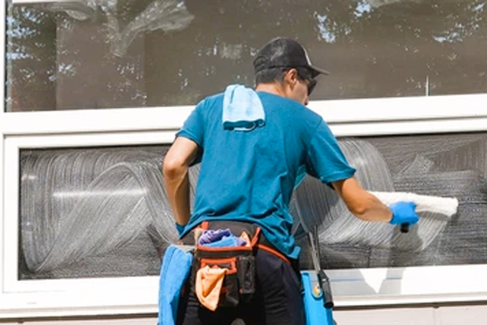 Le lavage des sols et des vitres, c'est simple et efficace grâce à